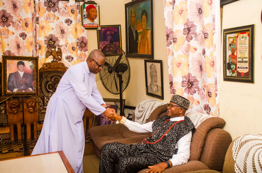 THE TRADITIONAL RULER OF NEKEDE ANCIENT KINGDOM RECEIVES THE VICE CHANCELLOR OF CLARETIAN UNIVERSITY, PLEDGES CONTINUED PEACEFUL CO-EXISTENCE BETWEEN CUN AND HER HOST COMMUNITY